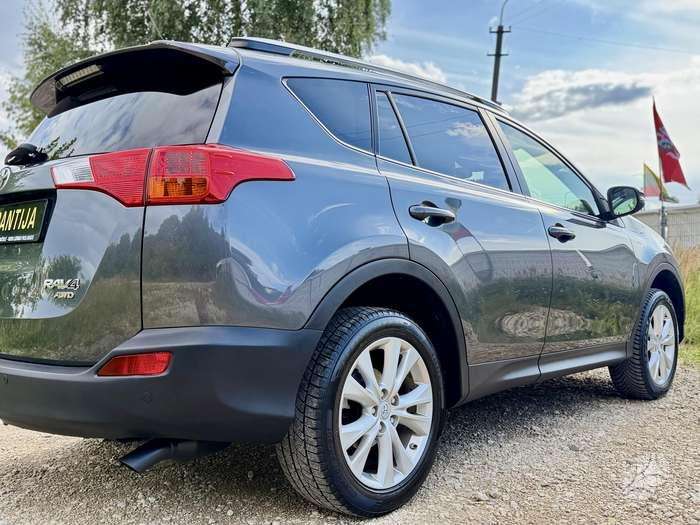 Toyota RAV4 - 8