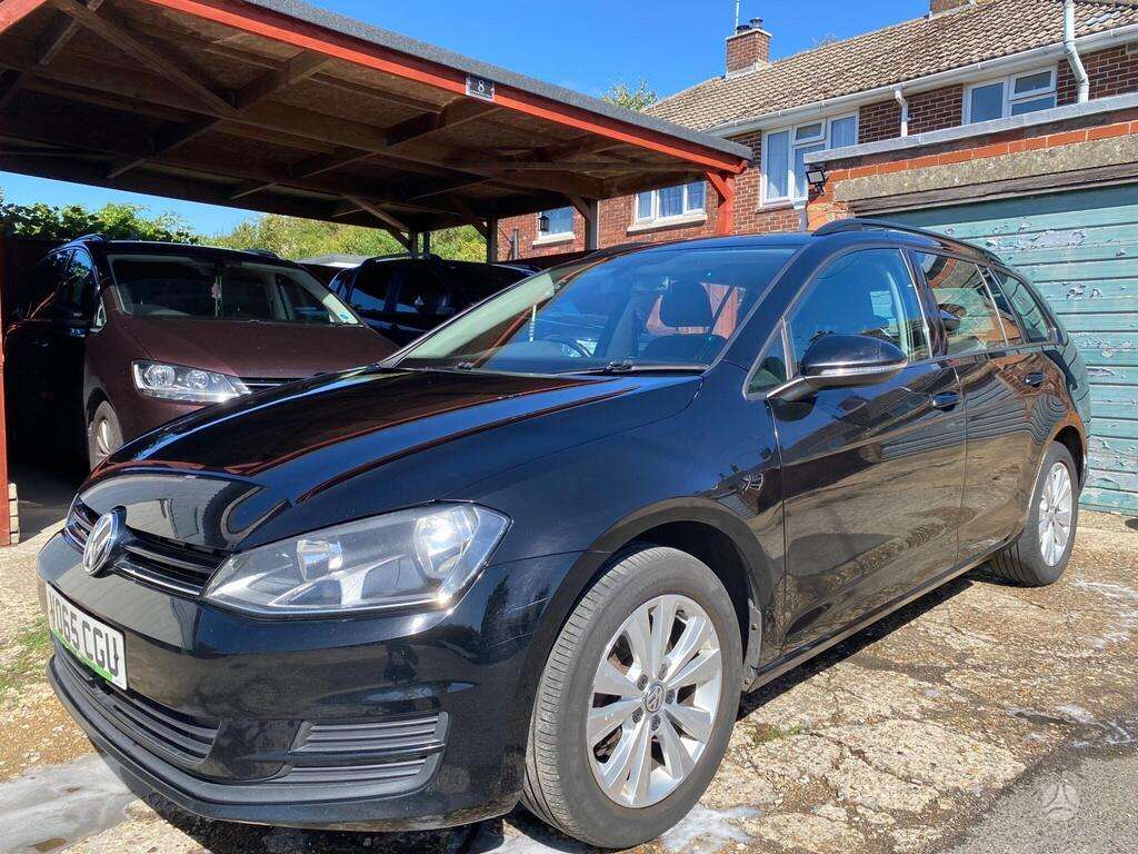 Volkswagen Golf - 1