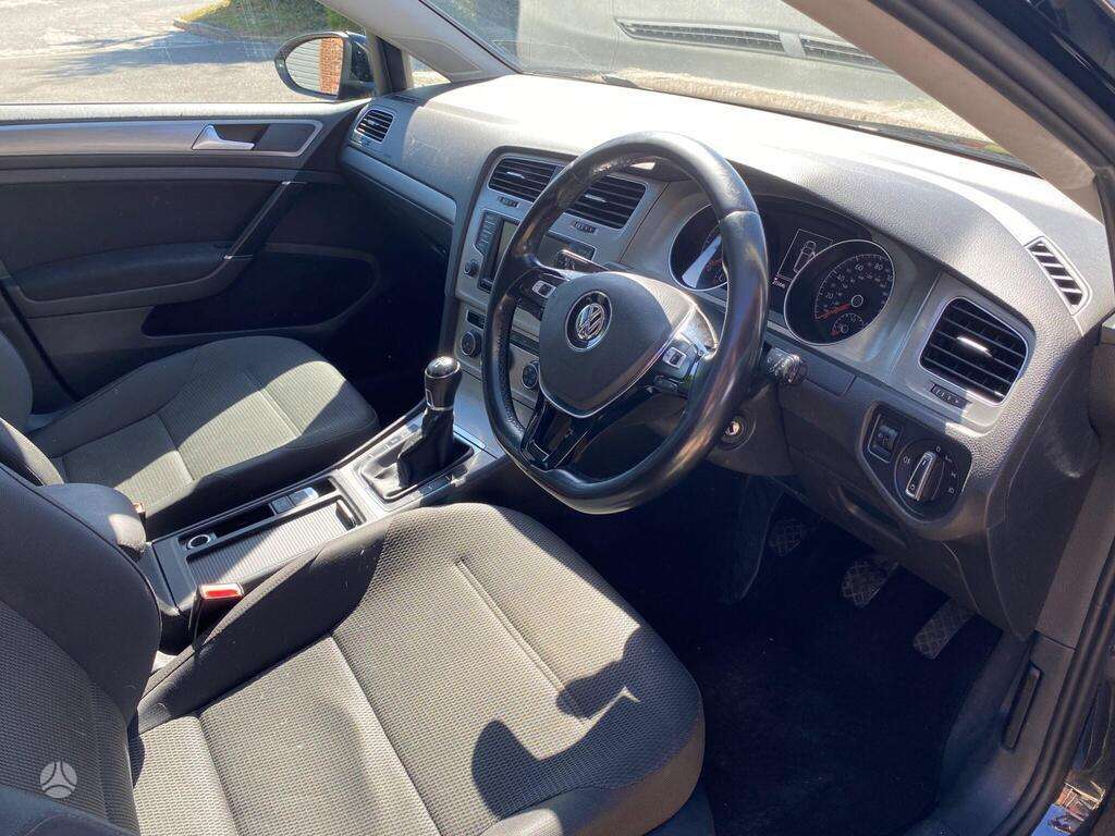Volkswagen Golf - 6