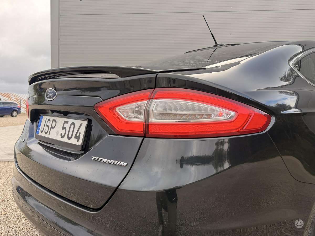 Ford Fusion - 8