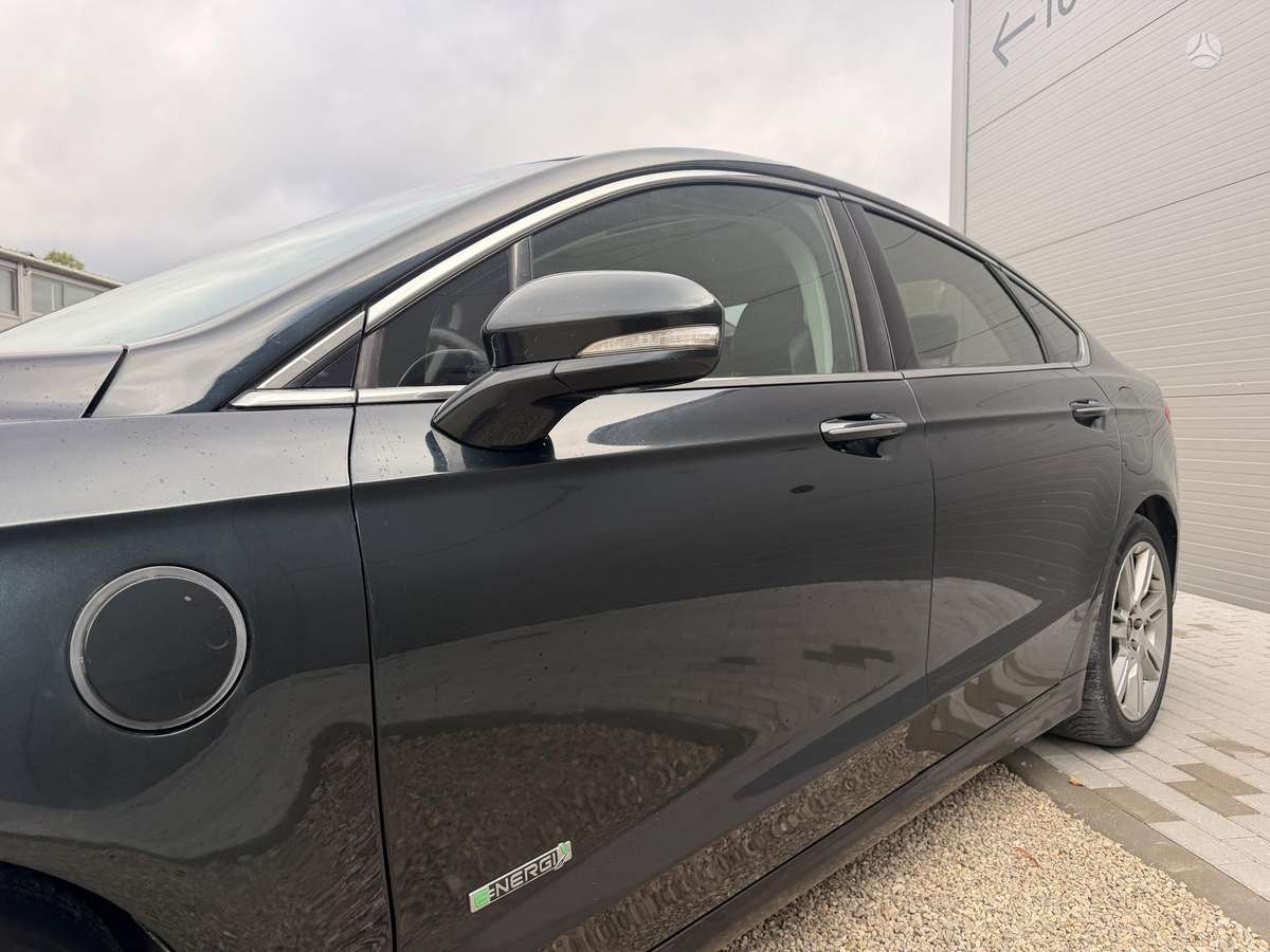 Ford Fusion - 11