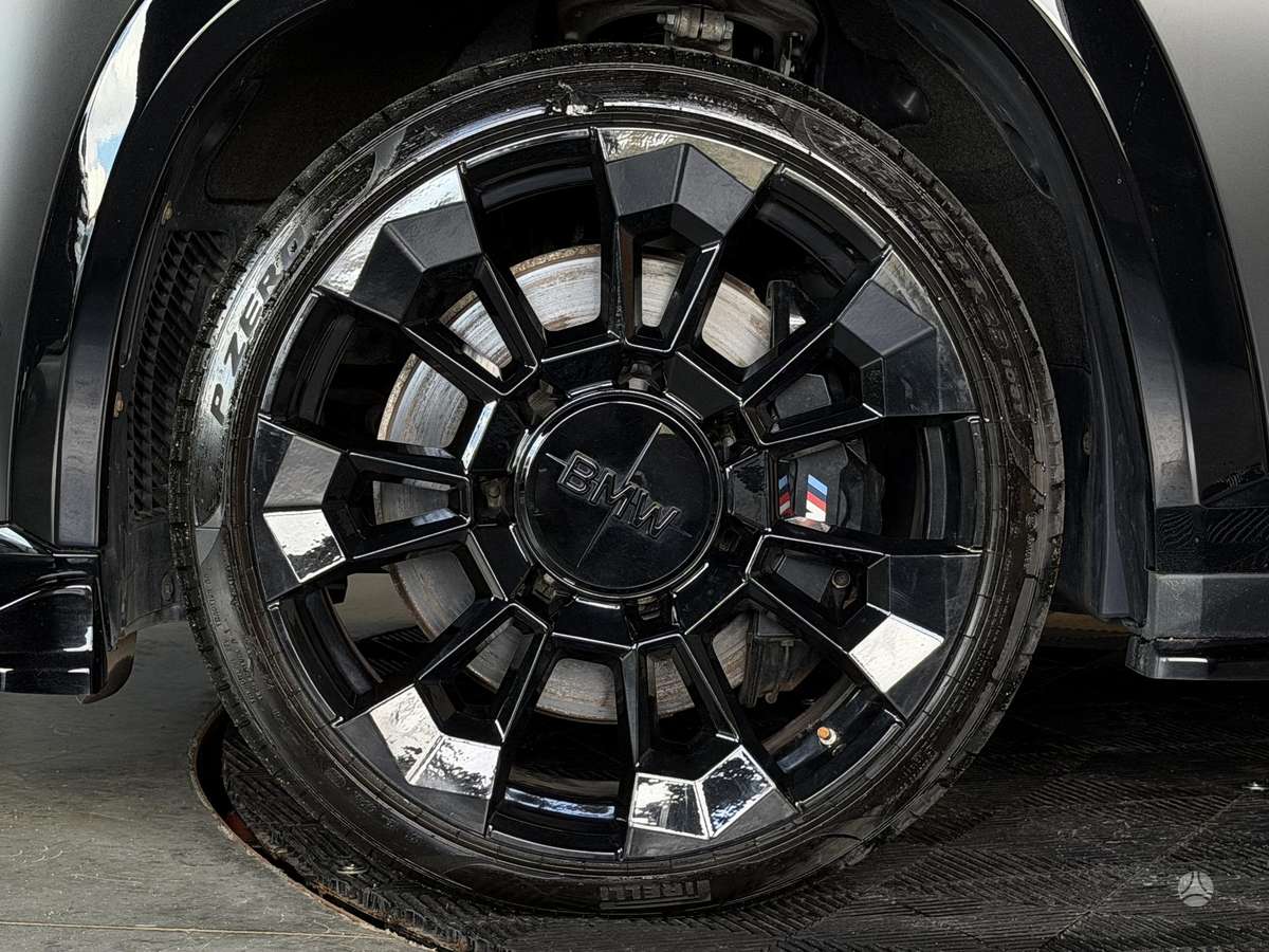 BMW XM - 7