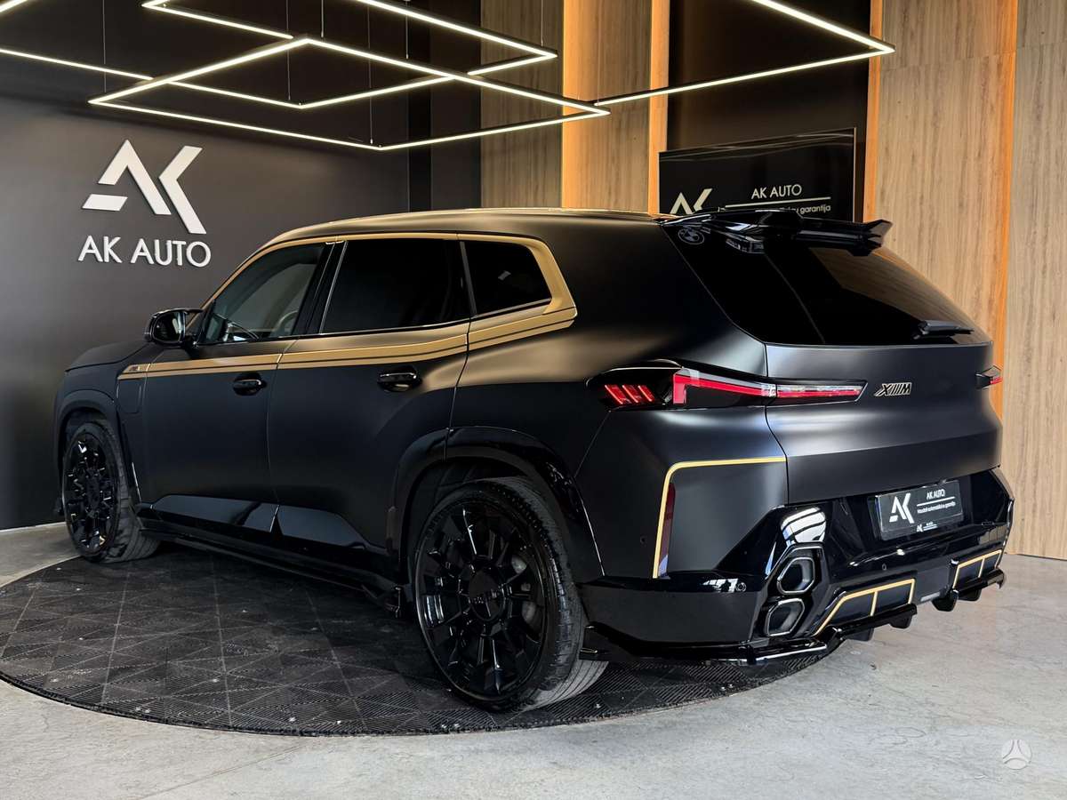 BMW XM - 8