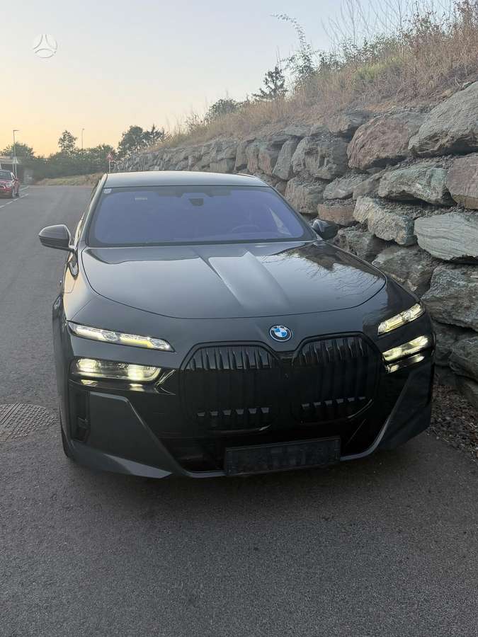 BMW i7 - 2