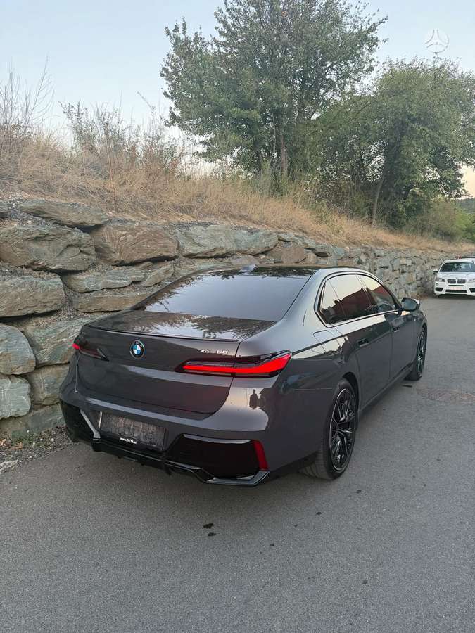 BMW i7, 101 кВт·ч, Седан