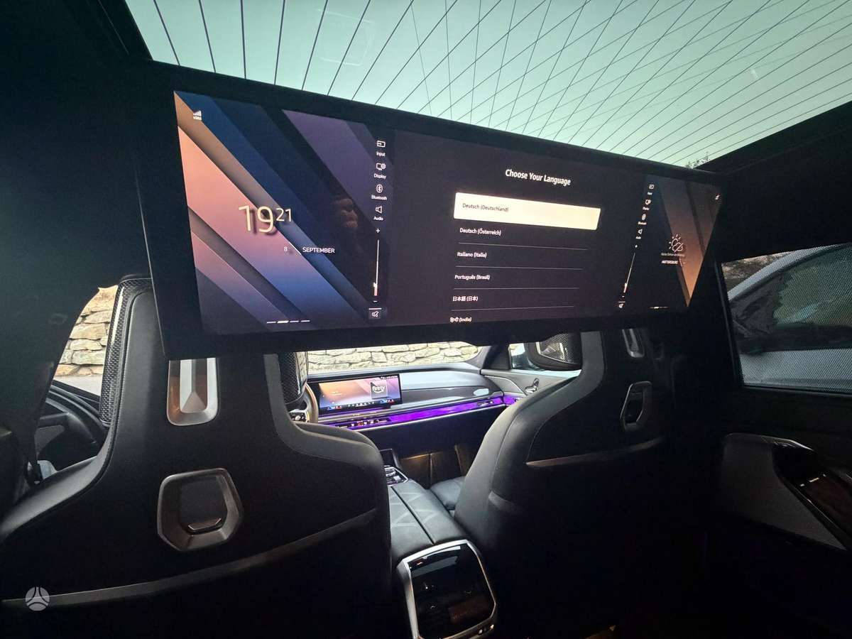BMW i7 - 8
