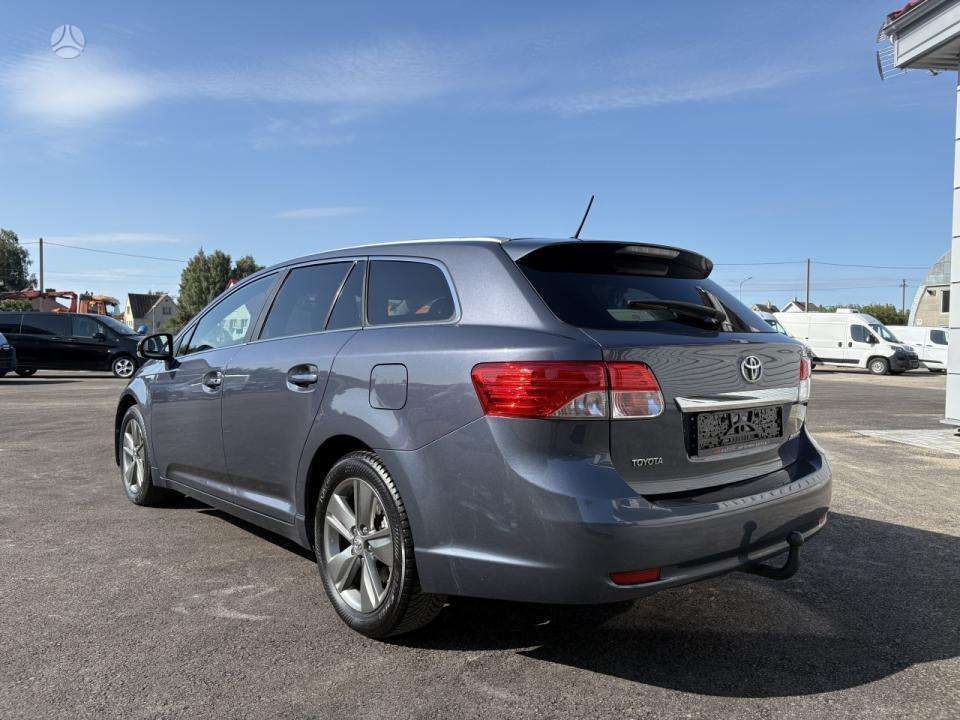 Toyota Avensis - 4