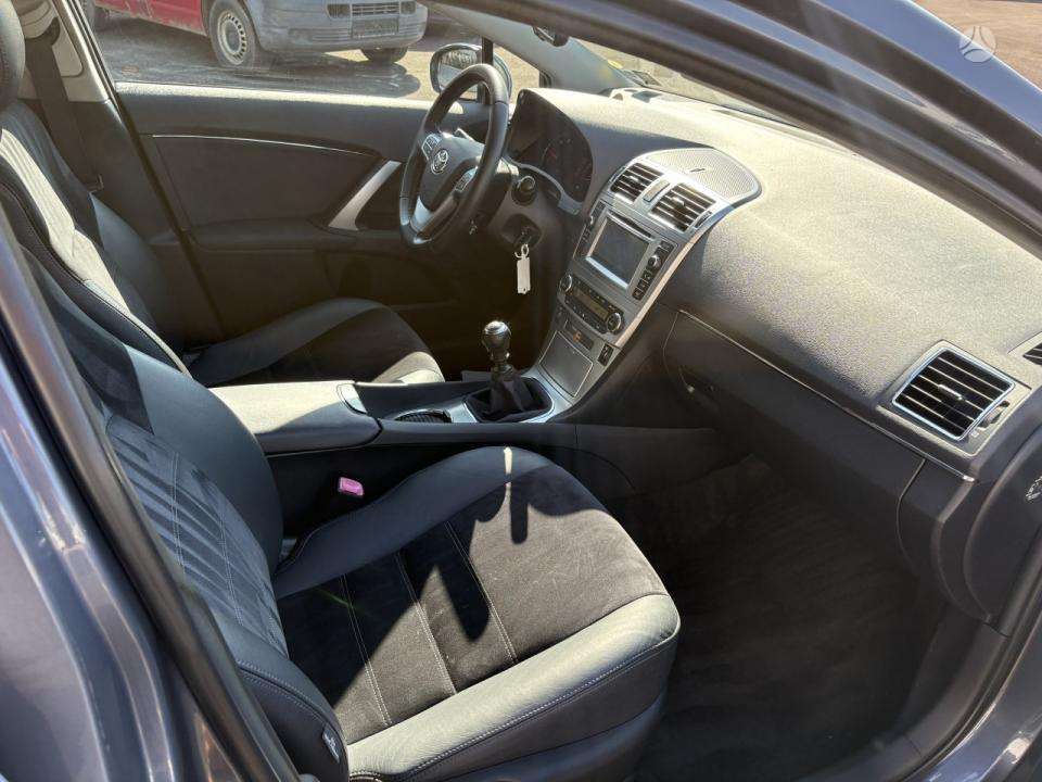 Toyota Avensis - 9