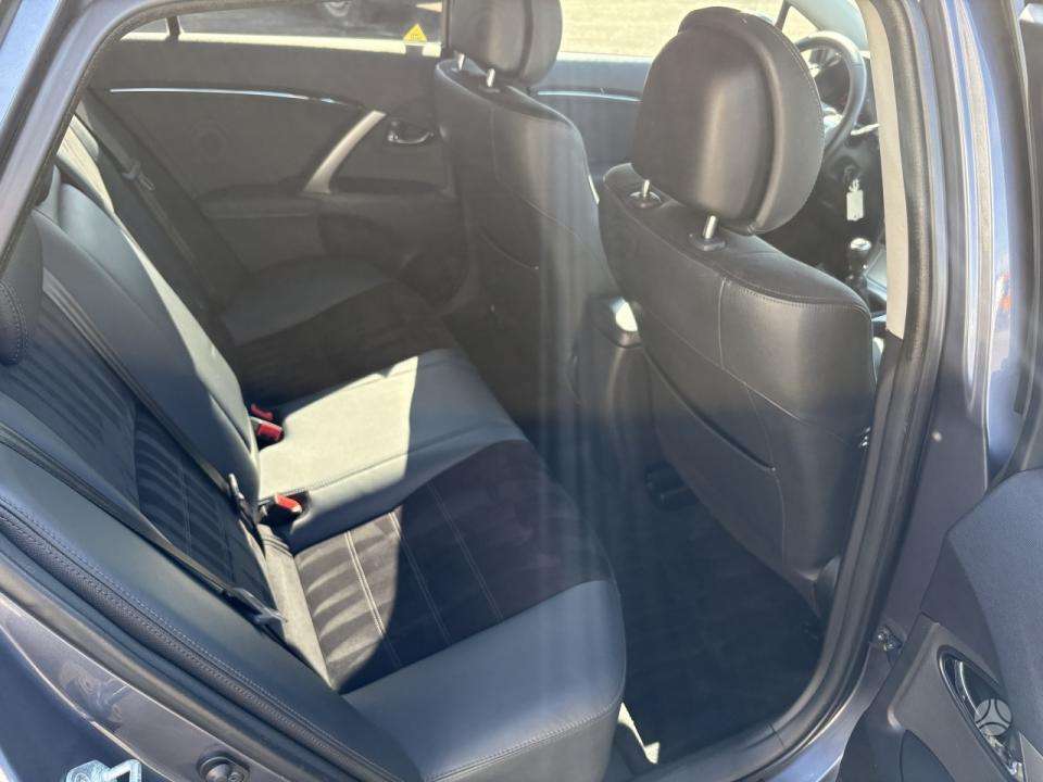 Toyota Avensis - 10