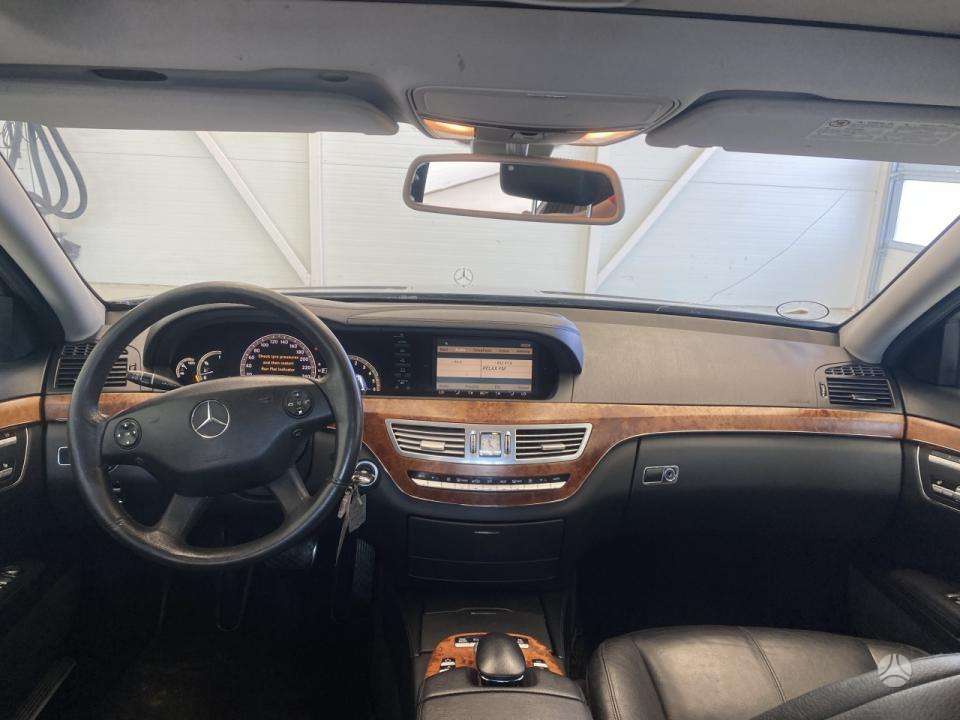 Mercedes-Benz S320 - 11