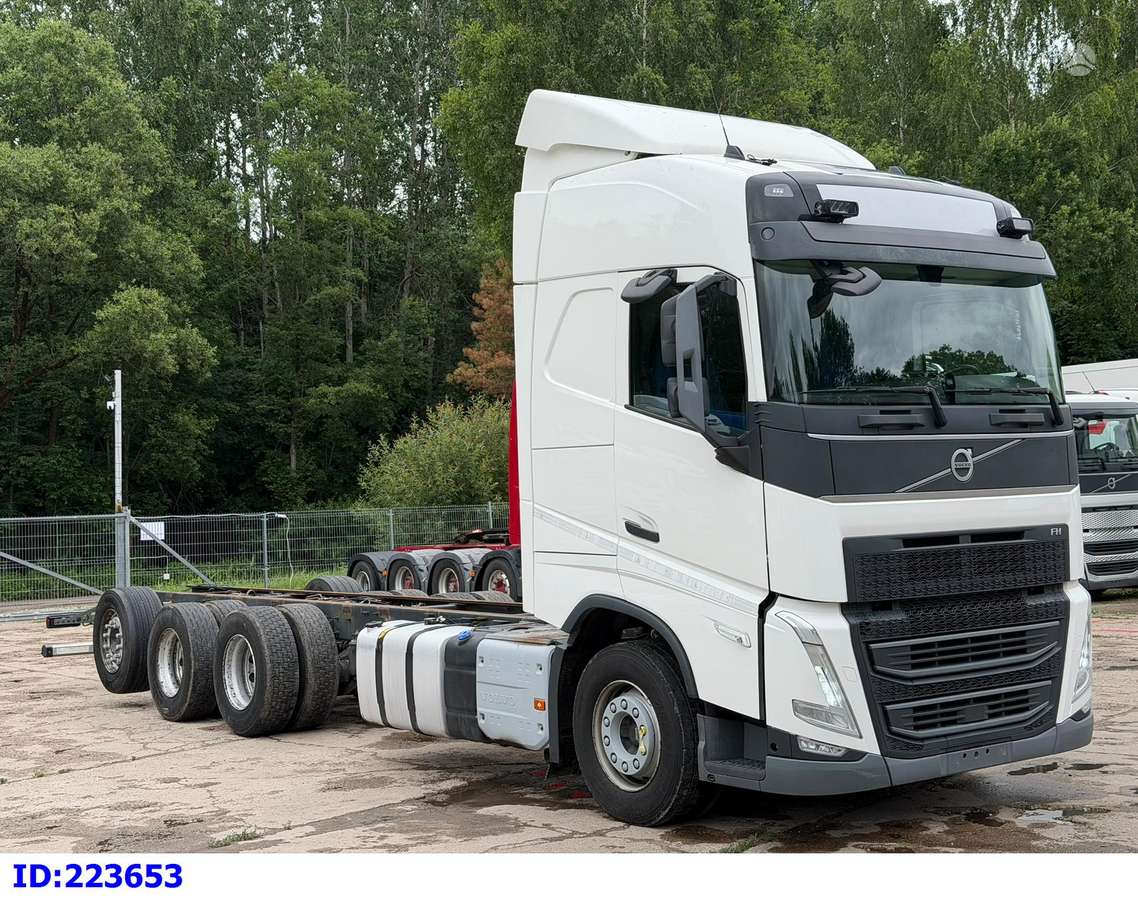 Volvo FH13 540 8X4 (Steering axle), шасси