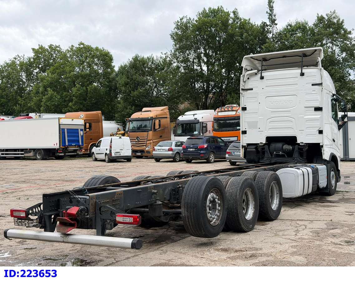 Volvo FH13 540 8X4 (Steering axle), шасси