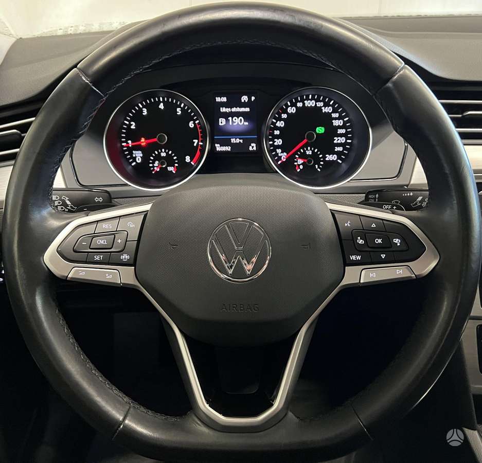 Volkswagen Passat - 8