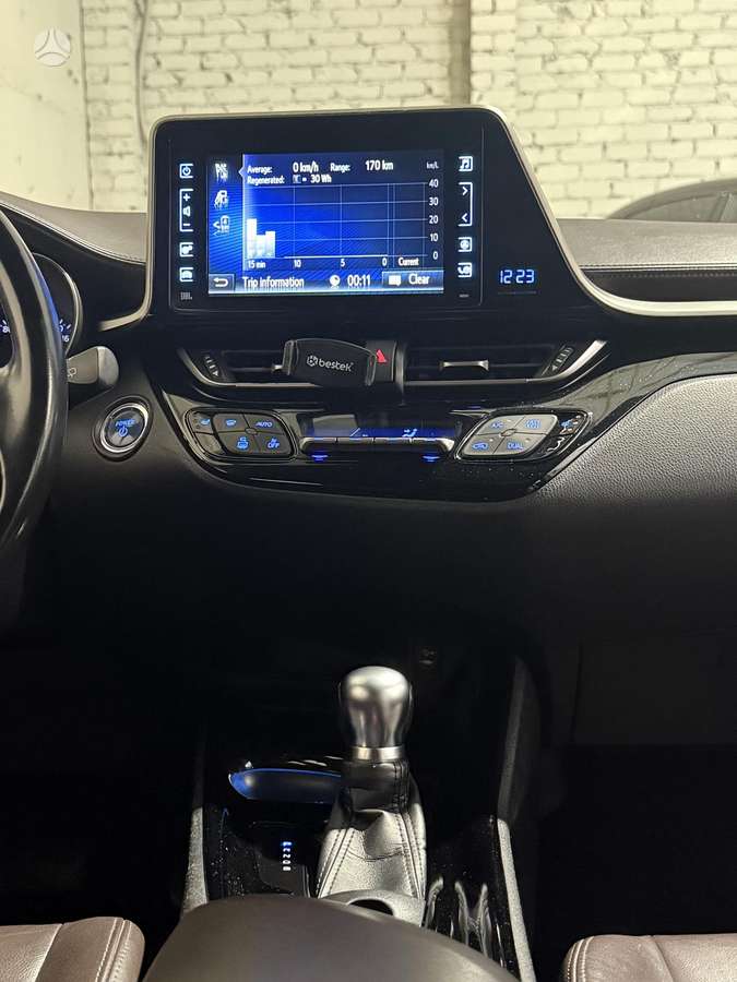 Toyota C-HR - 8