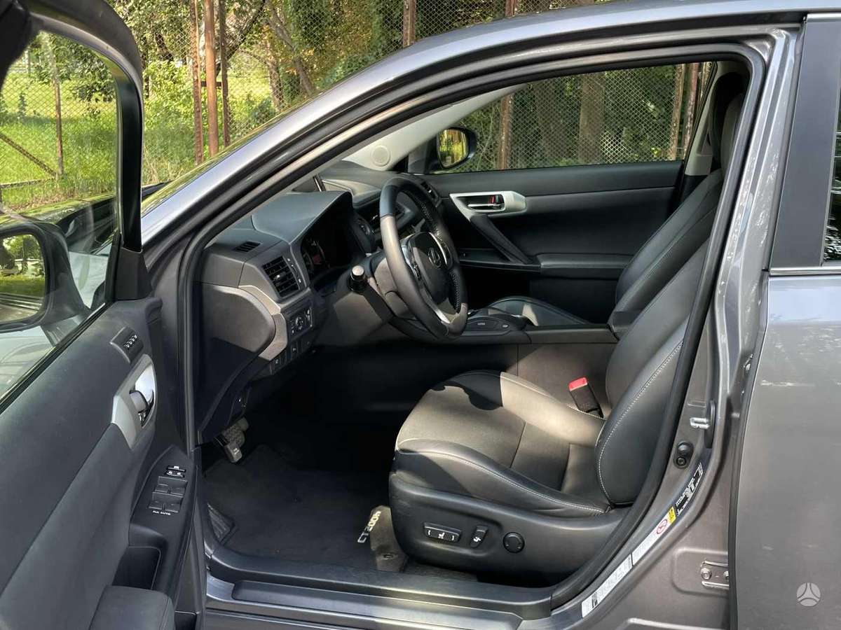 Lexus CT 200h - 8