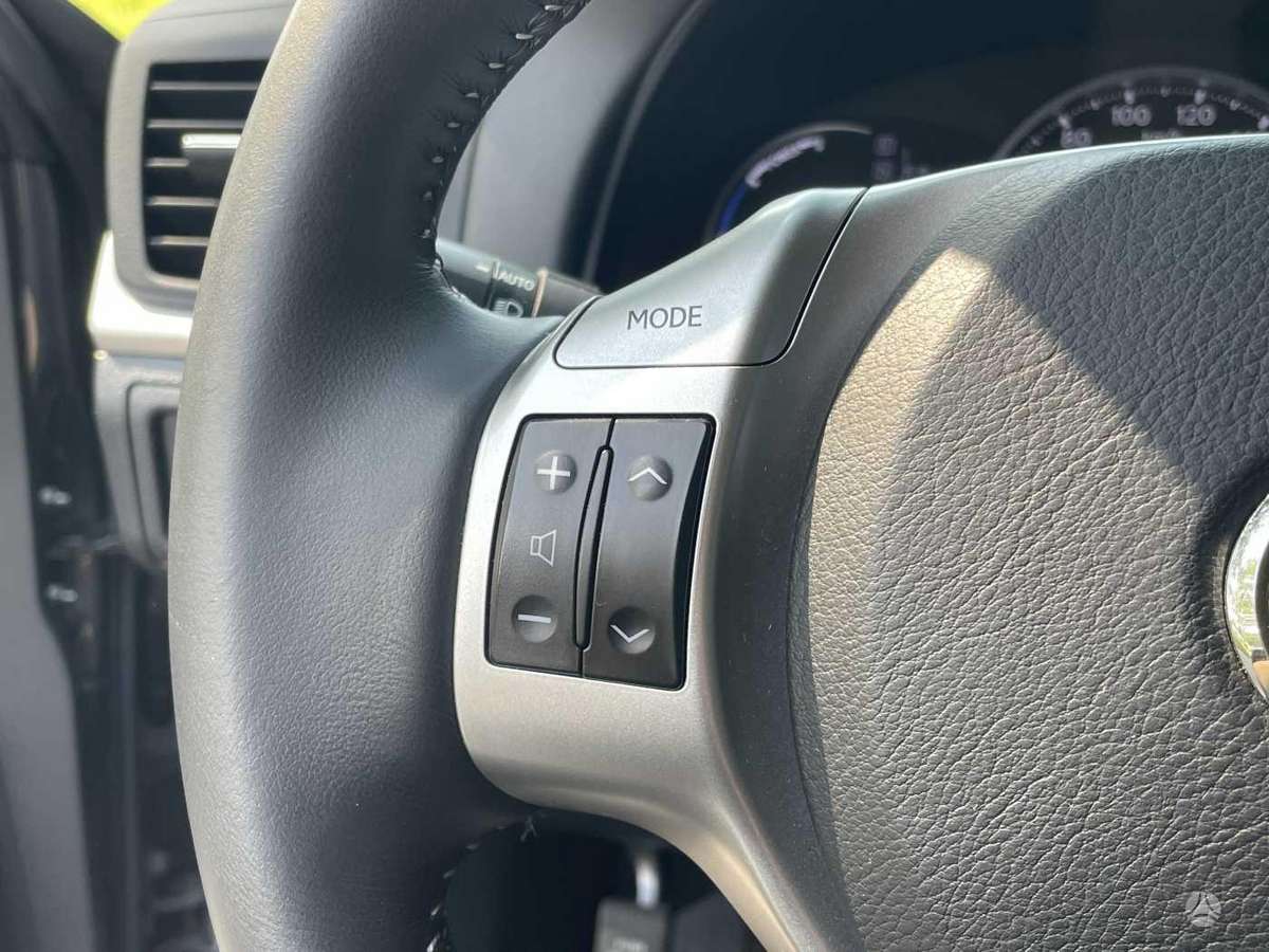 Lexus CT 200h - 9