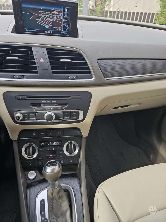 Audi Q3, 1.4 l., off-road / crossover