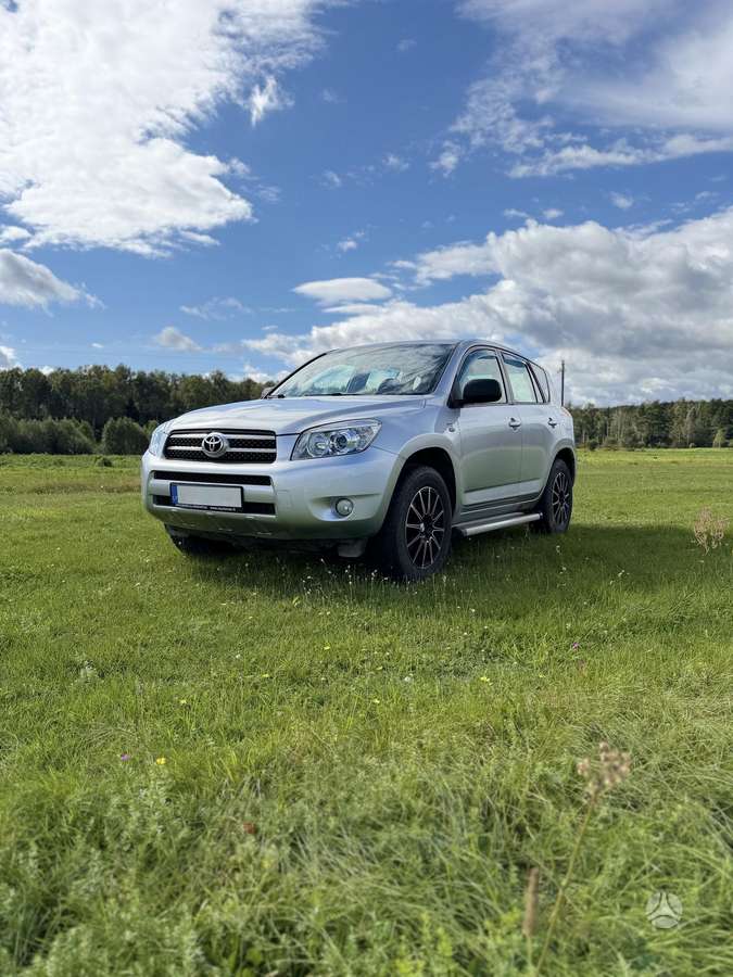 Toyota RAV4 - 1