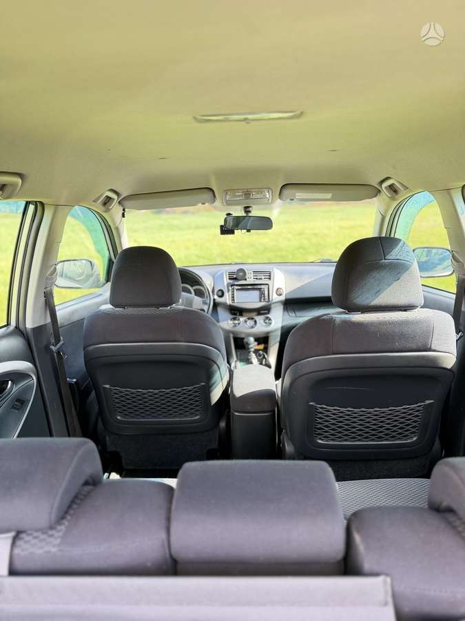 Toyota RAV4 - 8