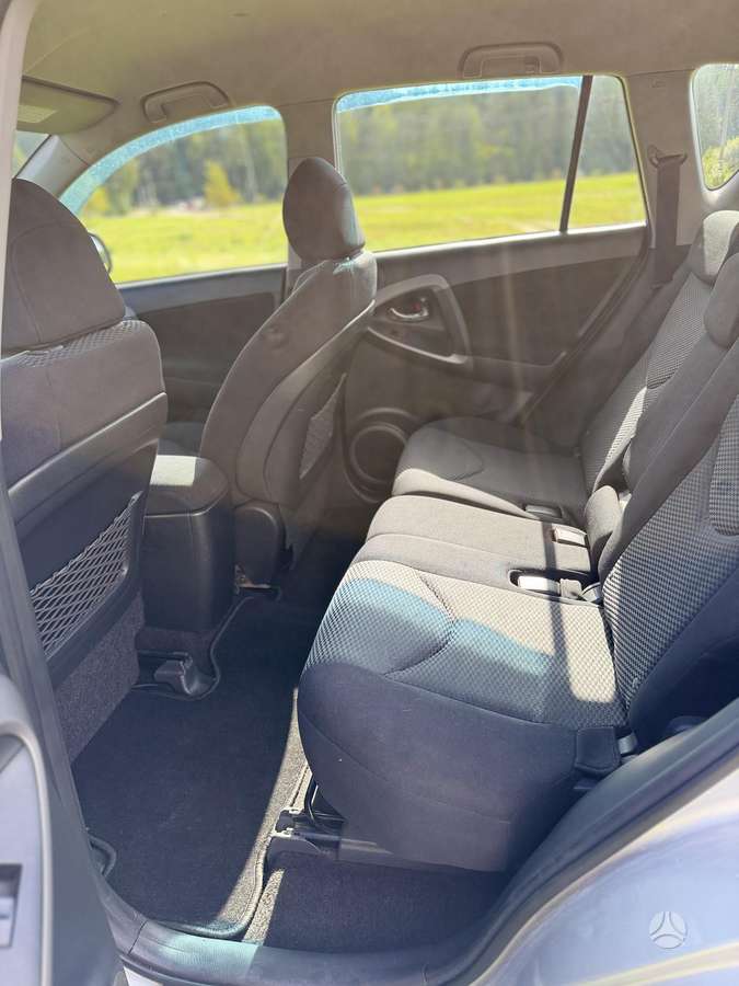 Toyota RAV4 - 9