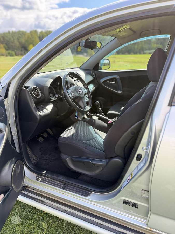Toyota RAV4 - 10