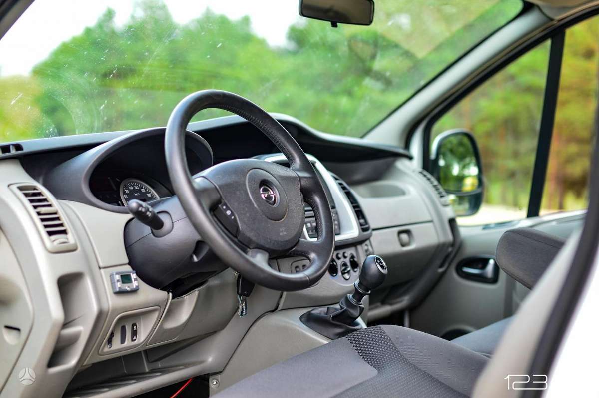Opel Vivaro - 11