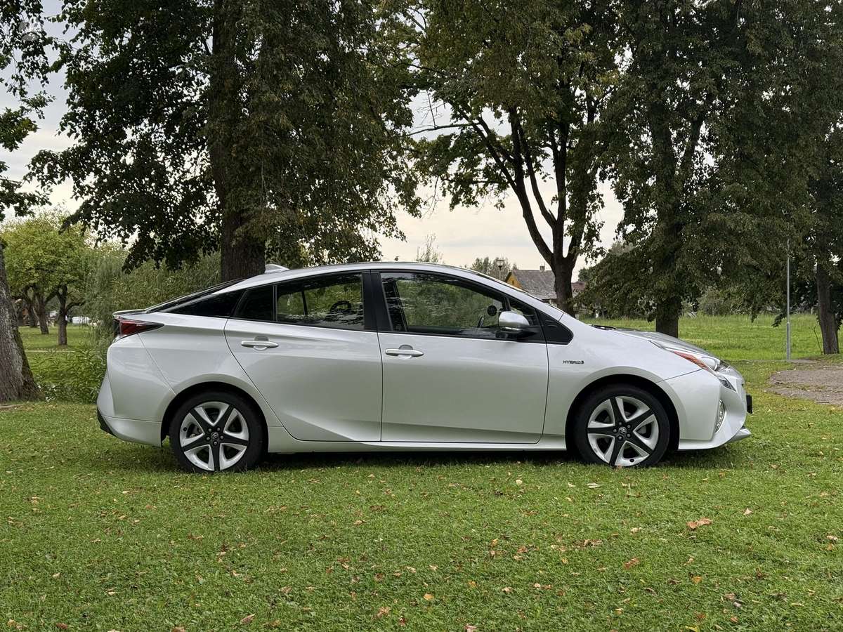 Toyota Prius - 3
