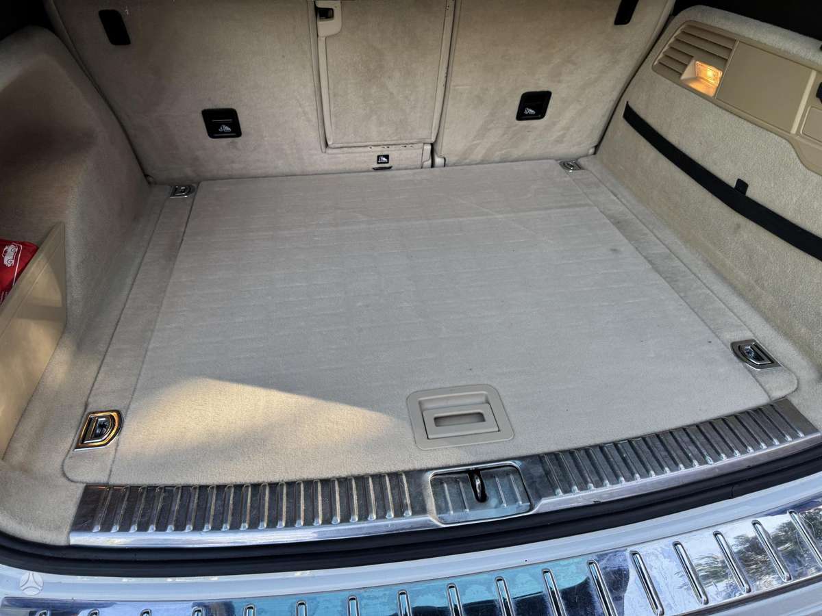 Volkswagen Touareg - 12
