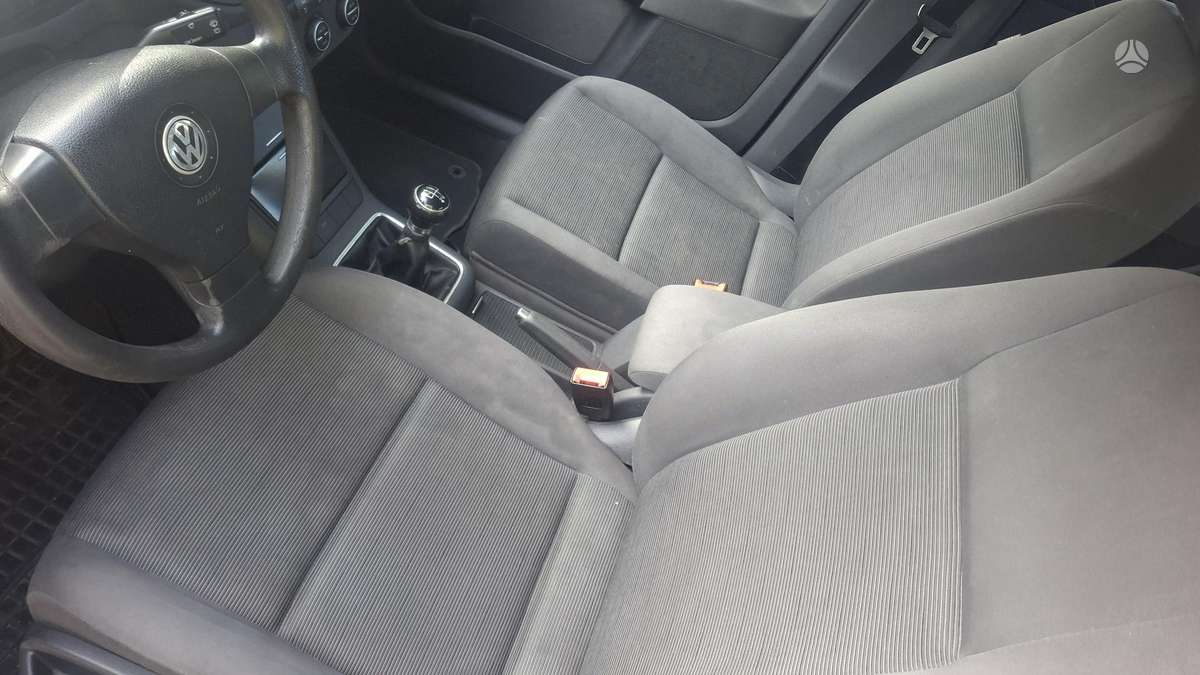Volkswagen Golf - 8