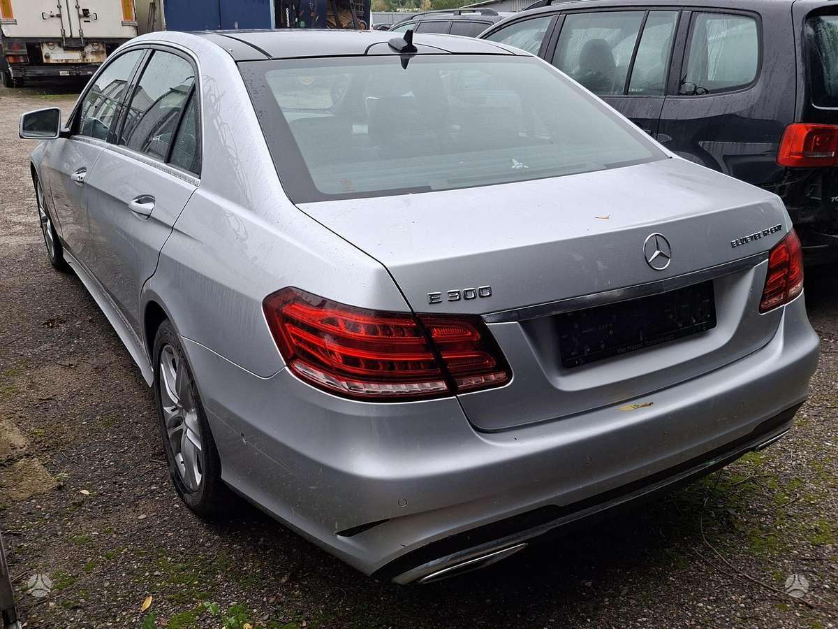 Mercedes-Benz E300 - 4