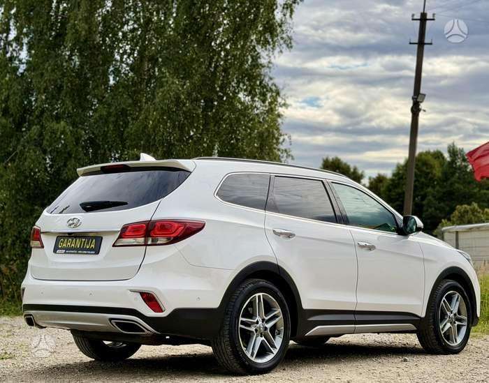 Hyundai Grand Santa Fe - 2