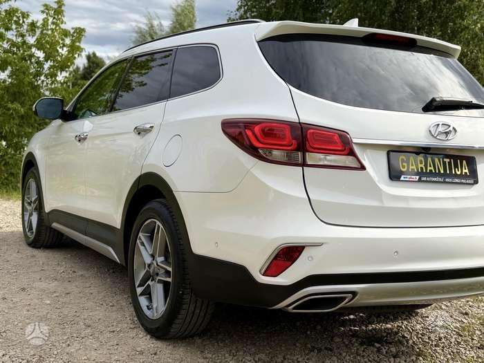 Hyundai Grand Santa Fe - 7