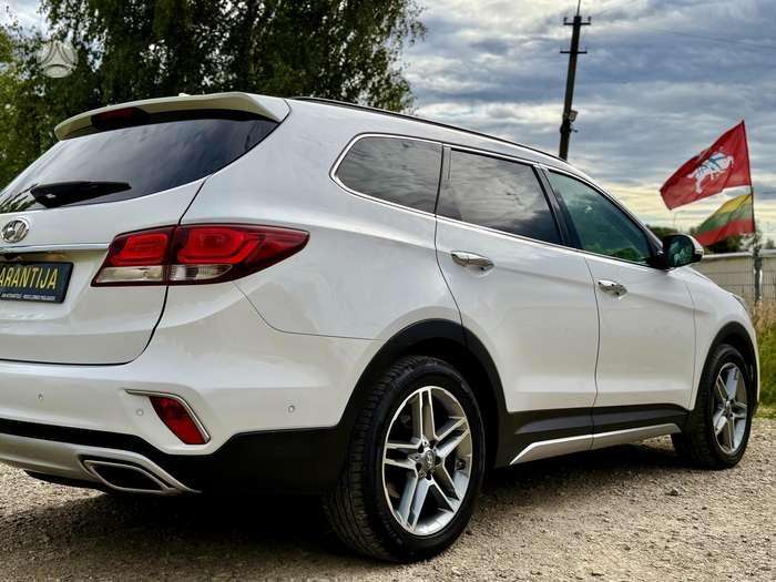 Hyundai Grand Santa Fe - 8
