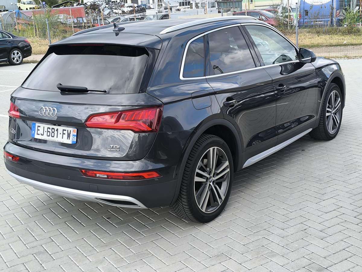 Audi Q5, 2.0 l., off-road / crossover
