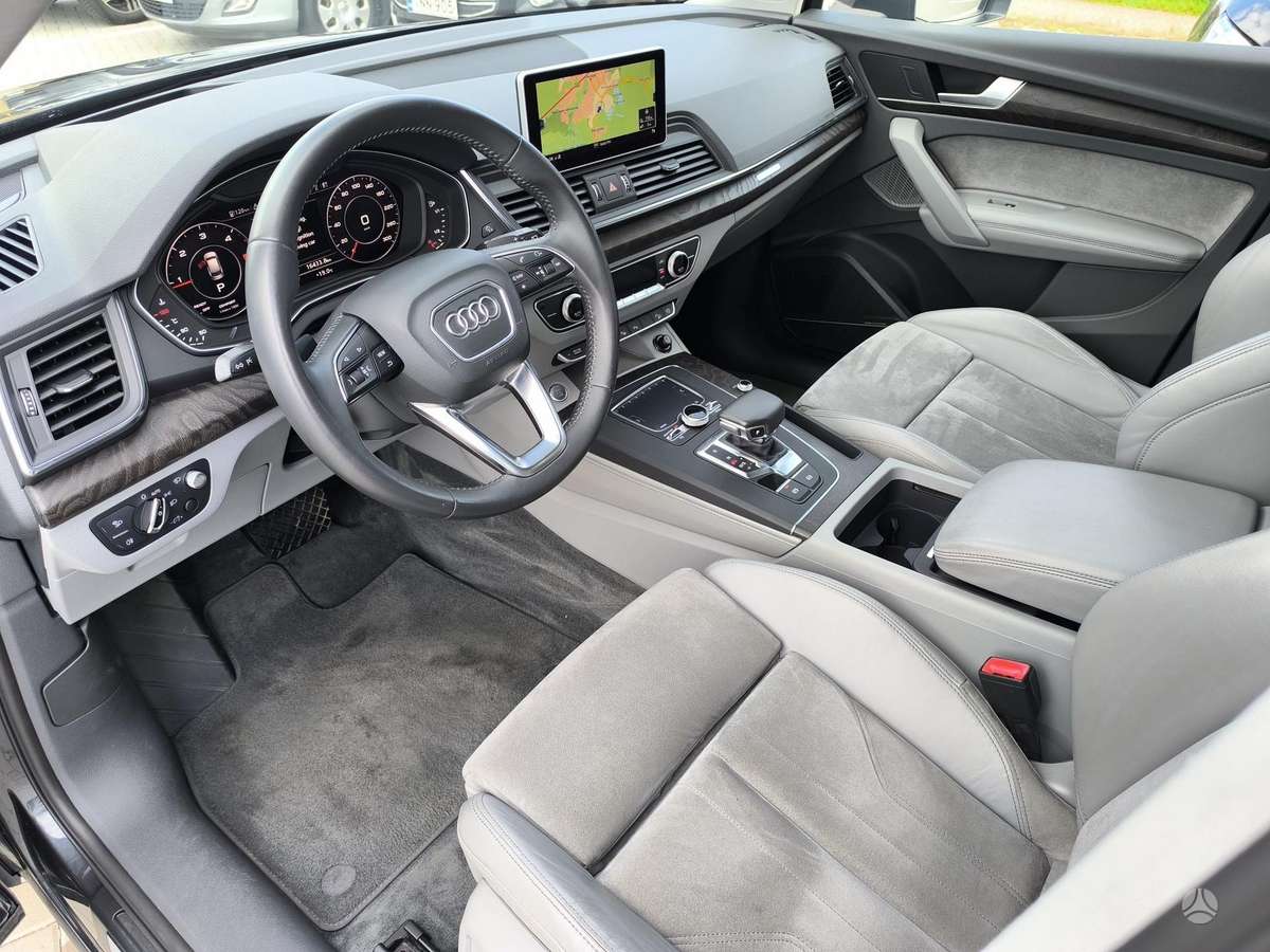 Audi Q5, 2.0 l., off-road / crossover