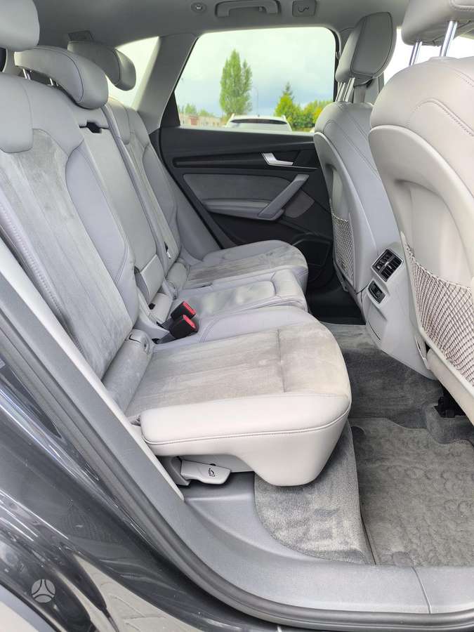 Audi Q5, 2.0 l., off-road / crossover