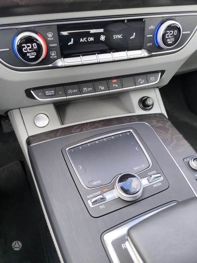 Audi Q5, 2.0 l., off-road / crossover