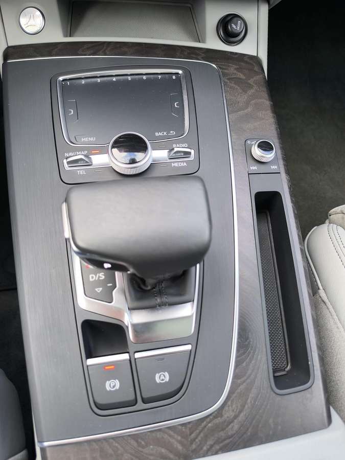 Audi Q5, 2.0 l., Внедорожник / Кроссовер