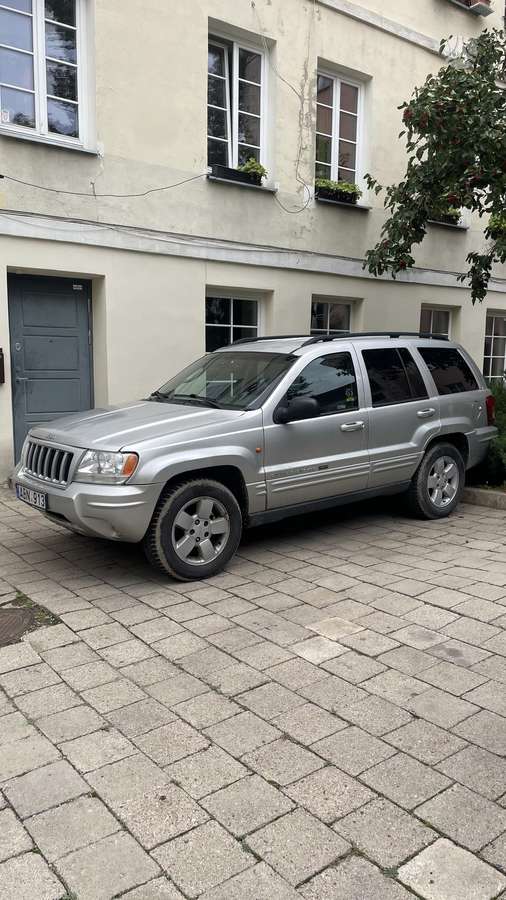 Jeep Grand Cherokee - 1