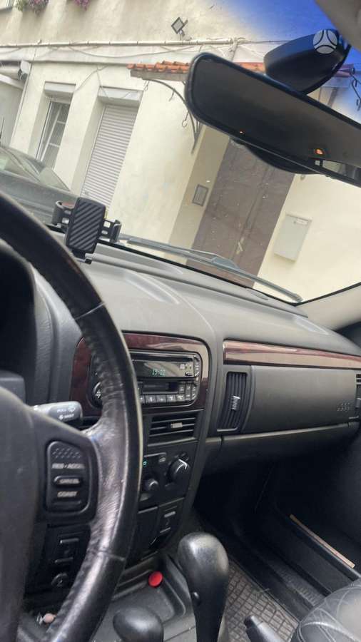 Jeep Grand Cherokee - 8