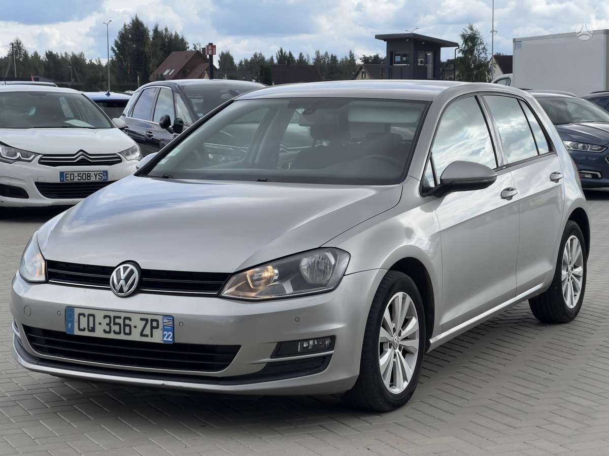 Volkswagen Golf - 1
