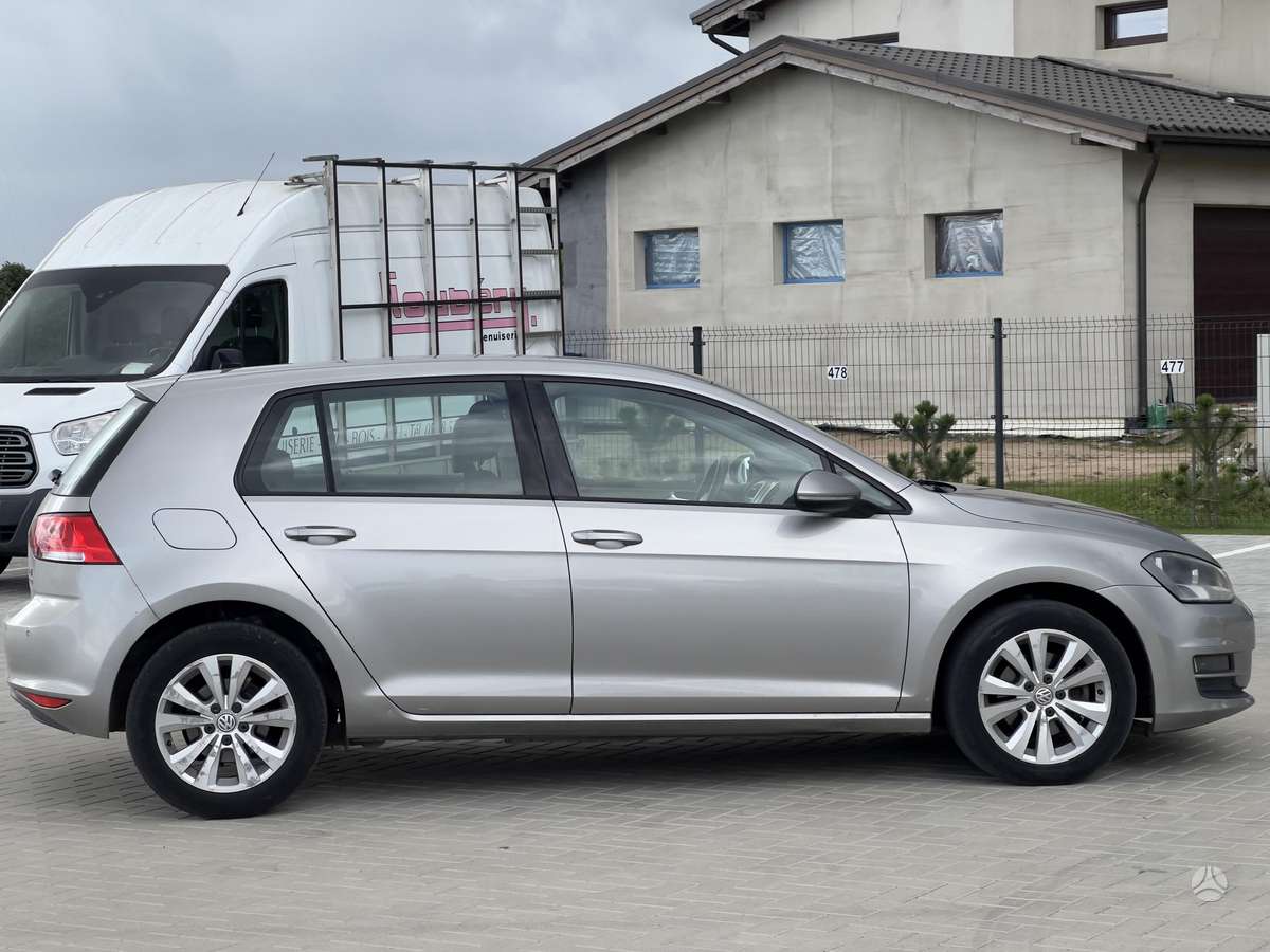 Volkswagen Golf - 5