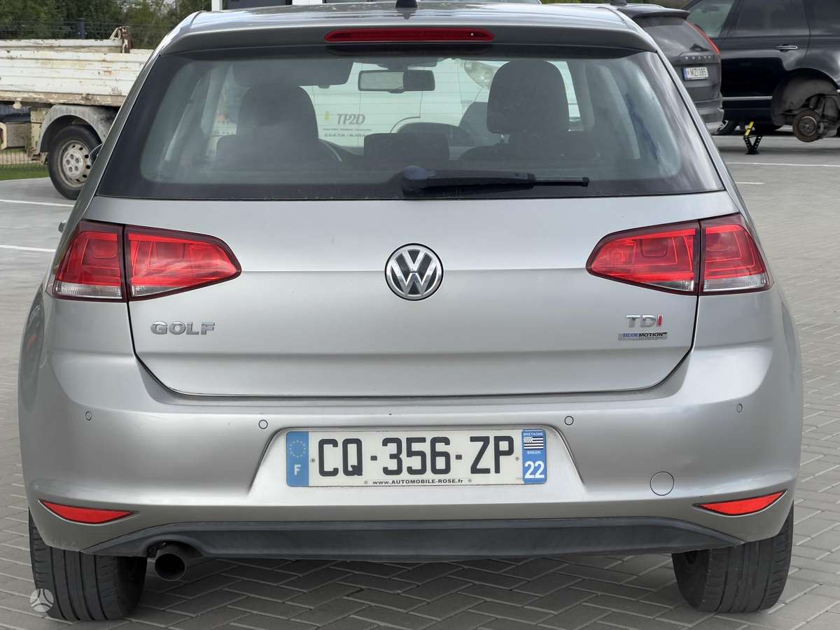 Volkswagen Golf - 8