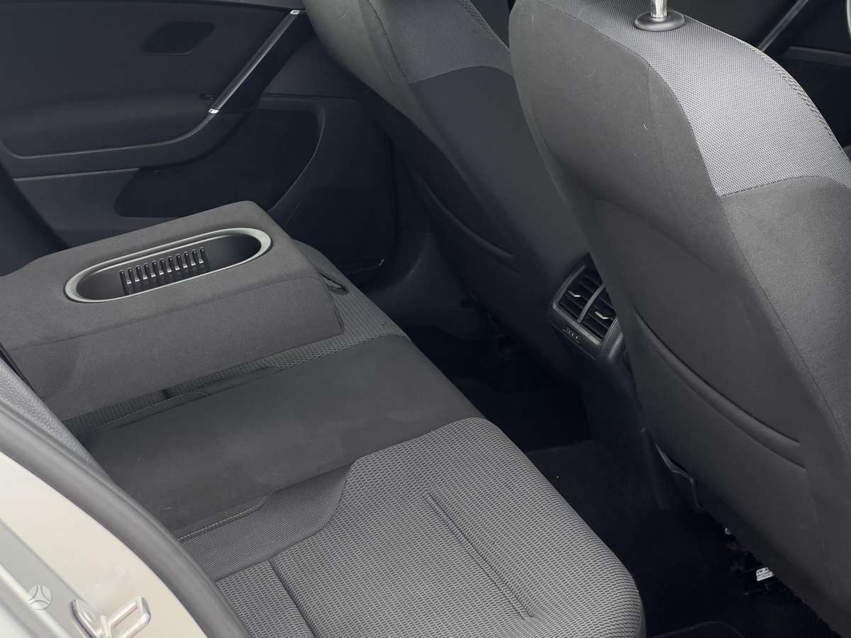 Volkswagen Golf - 10