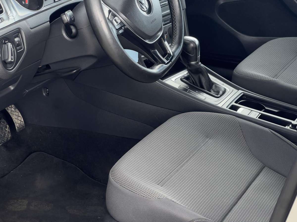 Volkswagen Golf - 12