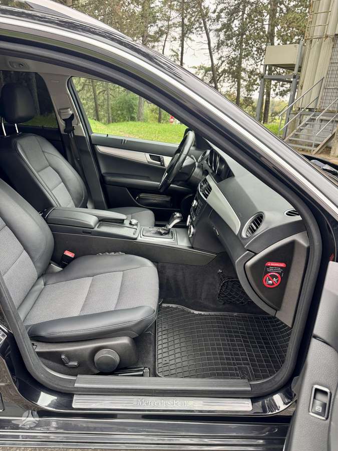 Mercedes-Benz C220 - 11