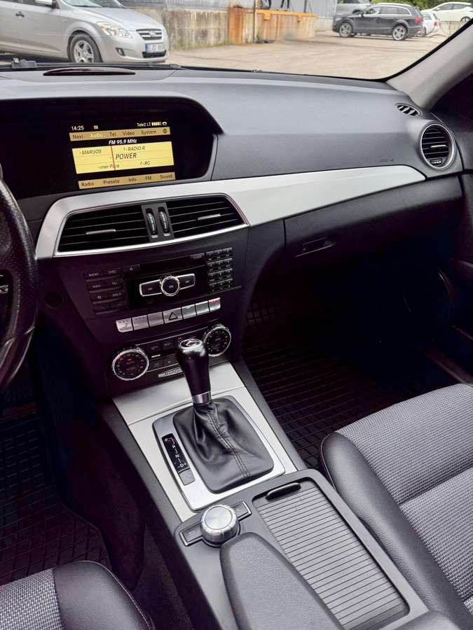 Mercedes-Benz C220 - 10