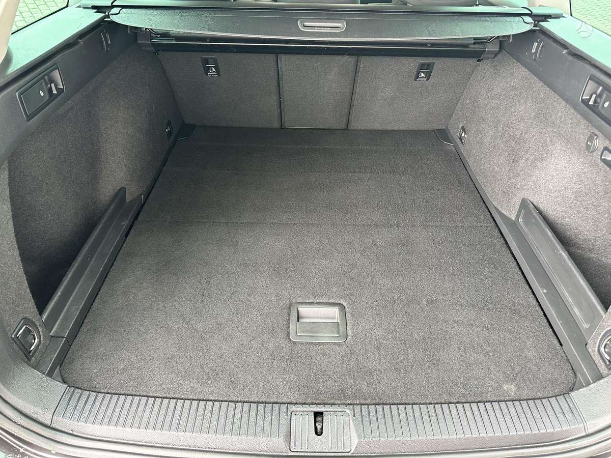 Volkswagen Passat - 8