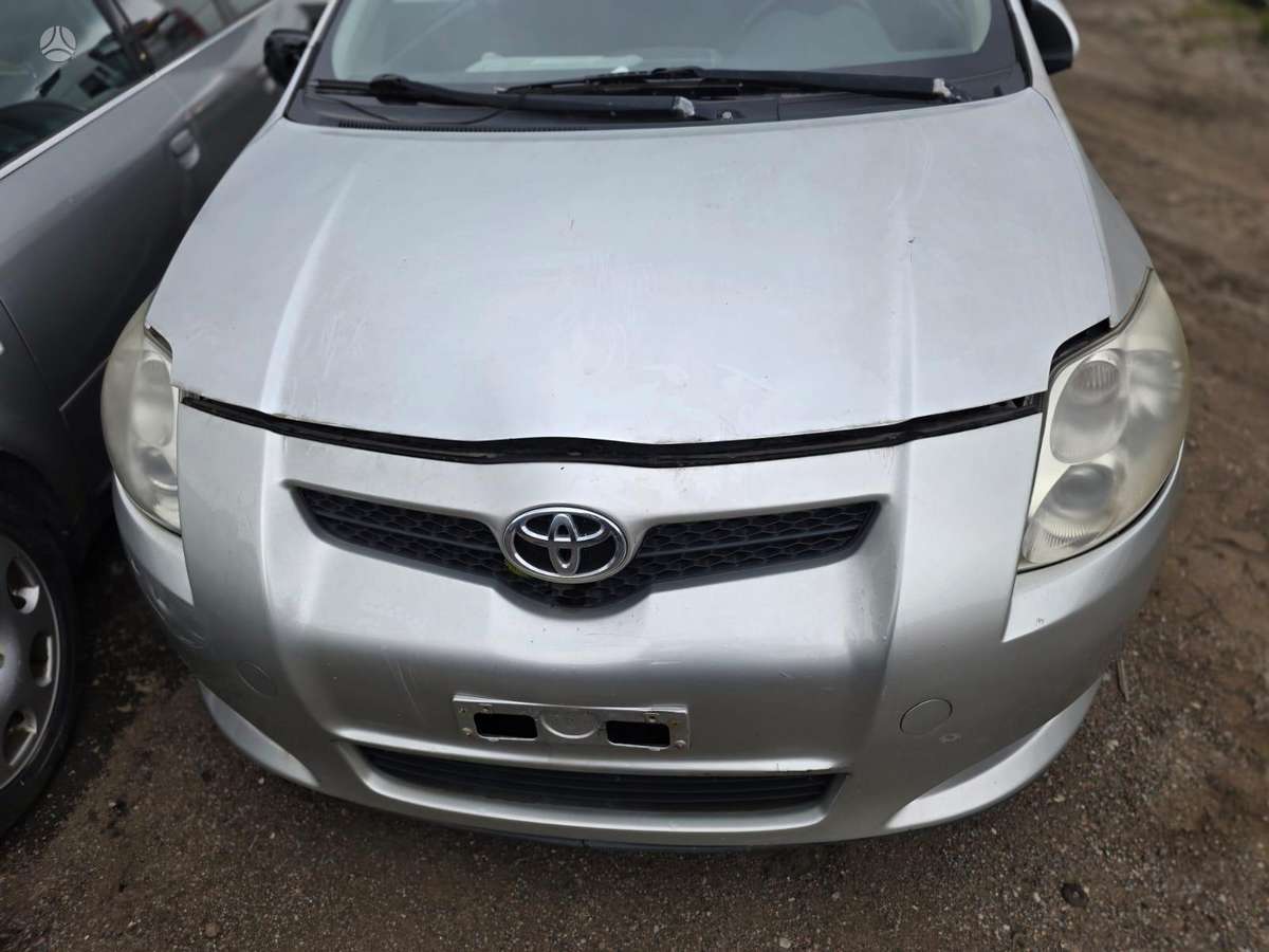 Toyota Auris по частям
