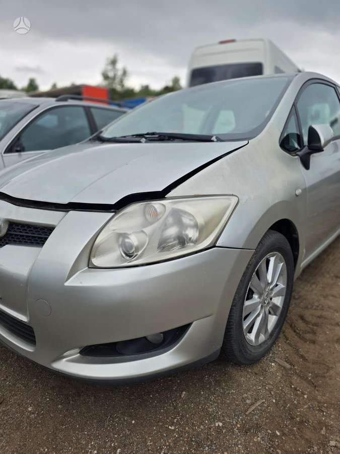 Toyota Auris по частям